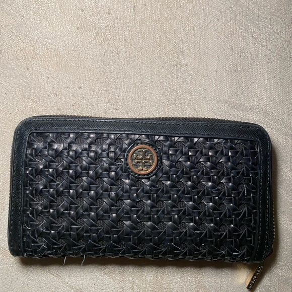 TORY BURCH 🤍Women's Blue Robinson Basket Weave Ziparound Wallet - Picture 7 of 7